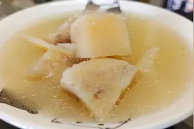 大厨解密：粉葛骨头汤的正宗家常做法，甘甜鲜甜，清热祛湿还好喝