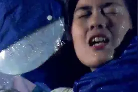 【女孩子一个人下班回家一定要注意安全！】