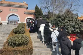 徐州戏马台景区免费开放 游人如织