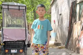 16年农历五月底的猴，132cm，53斤，35码，每天牛奶鸡蛋，喜吃肉