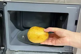 土豆放进微波炉中，瞬间变美食，活了30年第一次见这做法，真是高