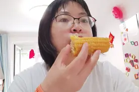 秦昊减肥法第二天打卡，吃玉米，这两天体重轻了，体脂率纹丝未动