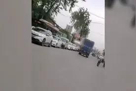 成都郫都区安靖镇正义路以及海霸王周围路窄车多，下午经常堵视频封面