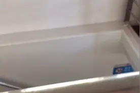 从陆家嘴到外滩，可以坐轮渡哦，每人2元～～