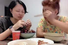 论幽默的重要性！西安妹子和老妈互飙陕西方言，看一次笑一次视频封面