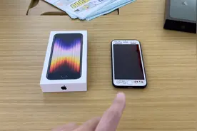 iPhone SE 3代开箱体验：5G网络架构+A15仿生芯片+4.7英寸LCD屏幕视频封面