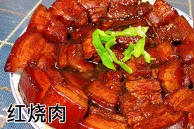 不加一滴水的红烧肉，放啤酒可以去腥增香。红烧肉是不需要焯水的