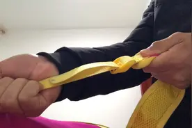 孩子的书包总是系不紧松动教你们系书包的小妙招
