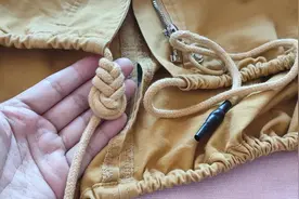 衣服带子太长不好看，教你这种系法，让你瞬间与众不同