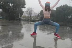 80后老阿姨每天早上5点起床运动一小时，跑步和力量，练出好体质视频封面