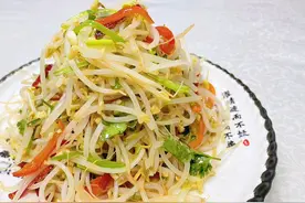 饭店做的绿豆芽为什么不出水？老厨分享豆芽正确的打焯、拌制技巧