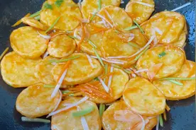 厨师长教你土豆的新做法，步骤详细，外酥里软老少皆宜