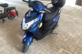 喜提网红小踏板铃木UE125，发动机确实很给力🤤