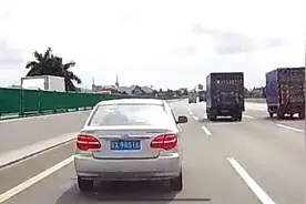 在高速公路最左侧车道龟速行驶最让人抓狂了，如果是你会怎样操作视频封面
