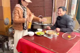 麻将店到期了，桌子搬回家位置太小怎么摆放？邻居来做参考。视频封面