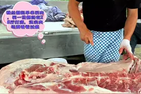 520斤大黑花猪超级肥，一个猪腿60斤大肥膘巴掌厚，这猪肉嘎嘎香