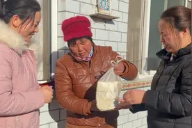 媳妇给丈母娘送豆腐，丈母娘吃在嘴里暖在心上，离娘家近就是好视频封面