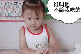 爸爸不给欣宝吃面   欣宝一气之下吐吐敏  结果会怎样呢