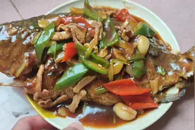 老婆说自己在家很久没吃过肉了，买了一条大罗非回来大吃一顿视频封面