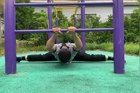 40岁的大叔每天坚持拉筋开胯，就算再疼也会坚持到底！视频封面