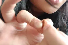 手剥松子