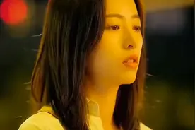 职场宝妈被高管无故开除，不料神秘丈夫下一秒让公司千万赔偿金。视频封面