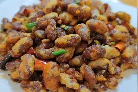 云南特色美食，香酥红豆，外酥里糯超下饭，红豆最好吃的做法之一