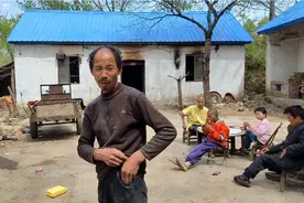 农村53岁大叔有5个孩子，他们的生活是什么样的？看完让人心酸视频封面