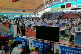 广东东莞接种疫苗现场视频封面