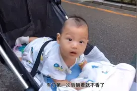 婴儿车只能躺坐？蒙蒙解锁婴儿车多种使用方法～翻滚躺趴