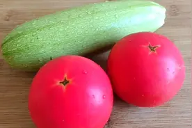 西葫芦和西红柿放一起原来这么好吃，清爽又开胃，连吃一周都不腻视频封面