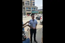嘉兴大麻镇光明路民泰银行工作人员，见义勇为，徒手接住落地女童视频封面