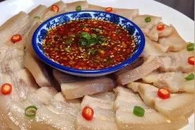 厨师长教你蒸五花肉的家常做法，步骤详细，香辣解馋下酒又下饭