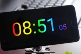 不管什么手机，教你在桌面上设置一个大屏时钟，还能当滚动字幕视频封面