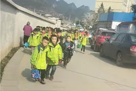 六盘水廿三小，俩仟多学生视频封面