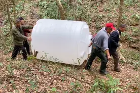 大山里也有枯水期，生活用水不够，他们如何解决？视频封面