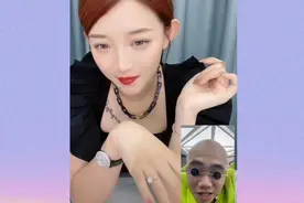 小伊伊跟表哥连麦PPQ曝光表哥的假光头.视频封面