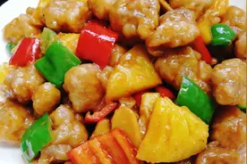 酸酸甜甜的菠萝炖瘦肉，开胃下饭，大人小孩都非常喜欢吃