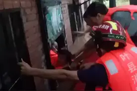 洪流中的砥柱——叶县广大党员干部防汛抢险印象图片