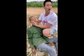 “嘎子”谢孟伟扶晕倒老人，开豪车送回家