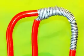 这才是缠电工胶布的正确手法，并不是每一个电工都会缠，区别很大