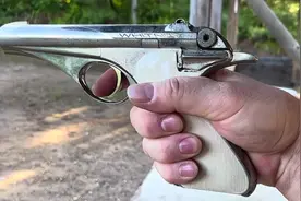 惠特尼金刚狼手枪，十分优雅漂亮的手枪