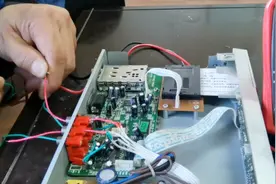 数字电视盒不要扔掉，直接在盒里稳压电路板改造成直流电源使用～视频封面