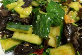 常吃木耳好处多，凉拌青瓜木耳的家常做法，酸辣爽口开胃超解馋