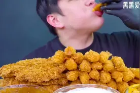 酥脆炸鸡排，搭配各种蘸酱，汁水满满，咀嚼声一绝，适合深夜看视频封面