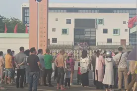 现在的小孩家长比学生还多，小时候是宝，大了养老院有这么儿女没