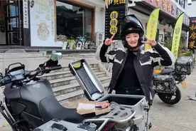 机车小姐姐跟大家分享自己的摩旅必备工具