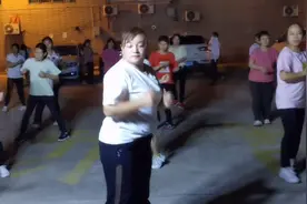 广东一胖妞跳广场舞，腰身灵活，动作销魂，男士看的面红耳赤。视频封面