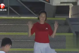 长腿妈妈身手敏捷，冲三关仅用14秒！视频封面