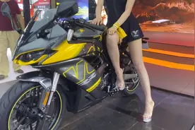 无极250RR实拍 仅147公斤零百加速6.7秒视频封面